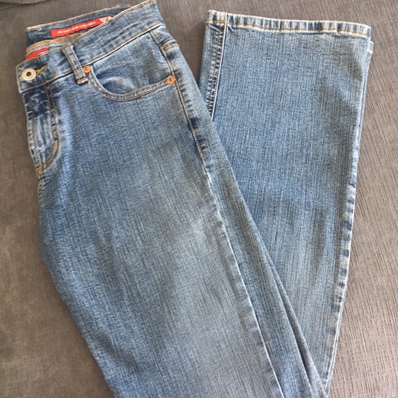 Stretch boot cut jeans by Guess - Picture 2 of 7